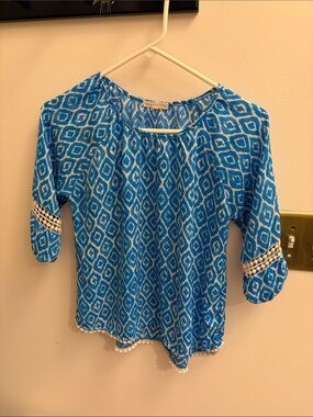 Copper Key Blue & White Geometric Peasant Top Size L